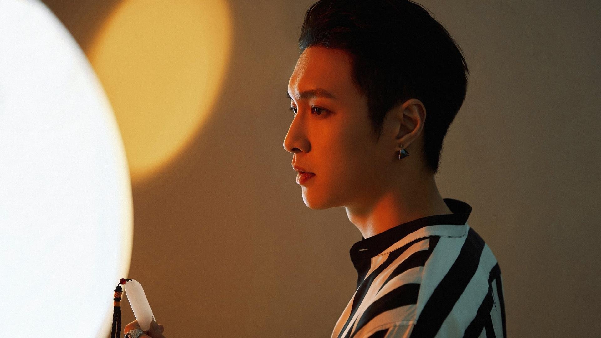 蝶泳赛场中立代表队A选手爆发力强，蝶泳 比赛