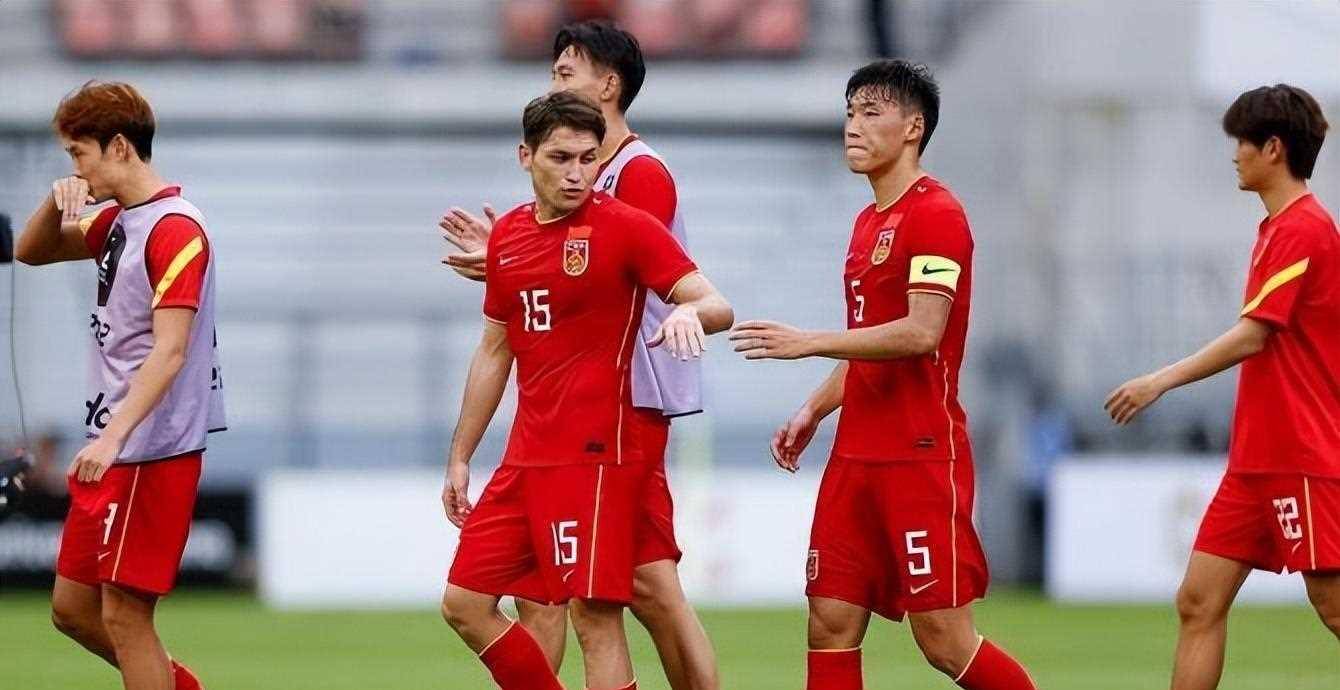 新一代国足选手的成长故事,追逐梦想的勇气。 新一代国足选手的成长故事,追逐梦想的勇气。