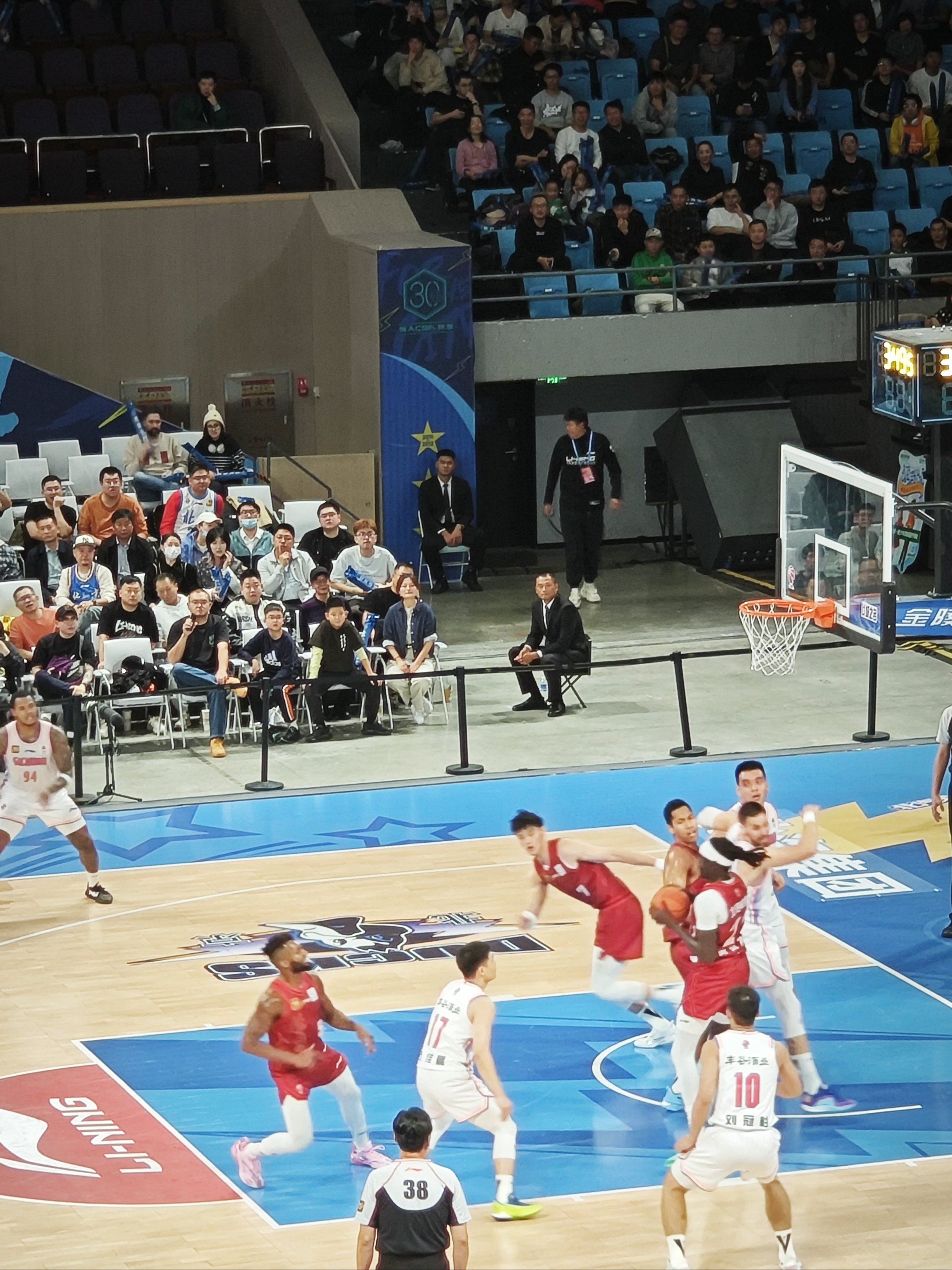 关于体育场馆改建计划：提升观赛体验与功能。的信息