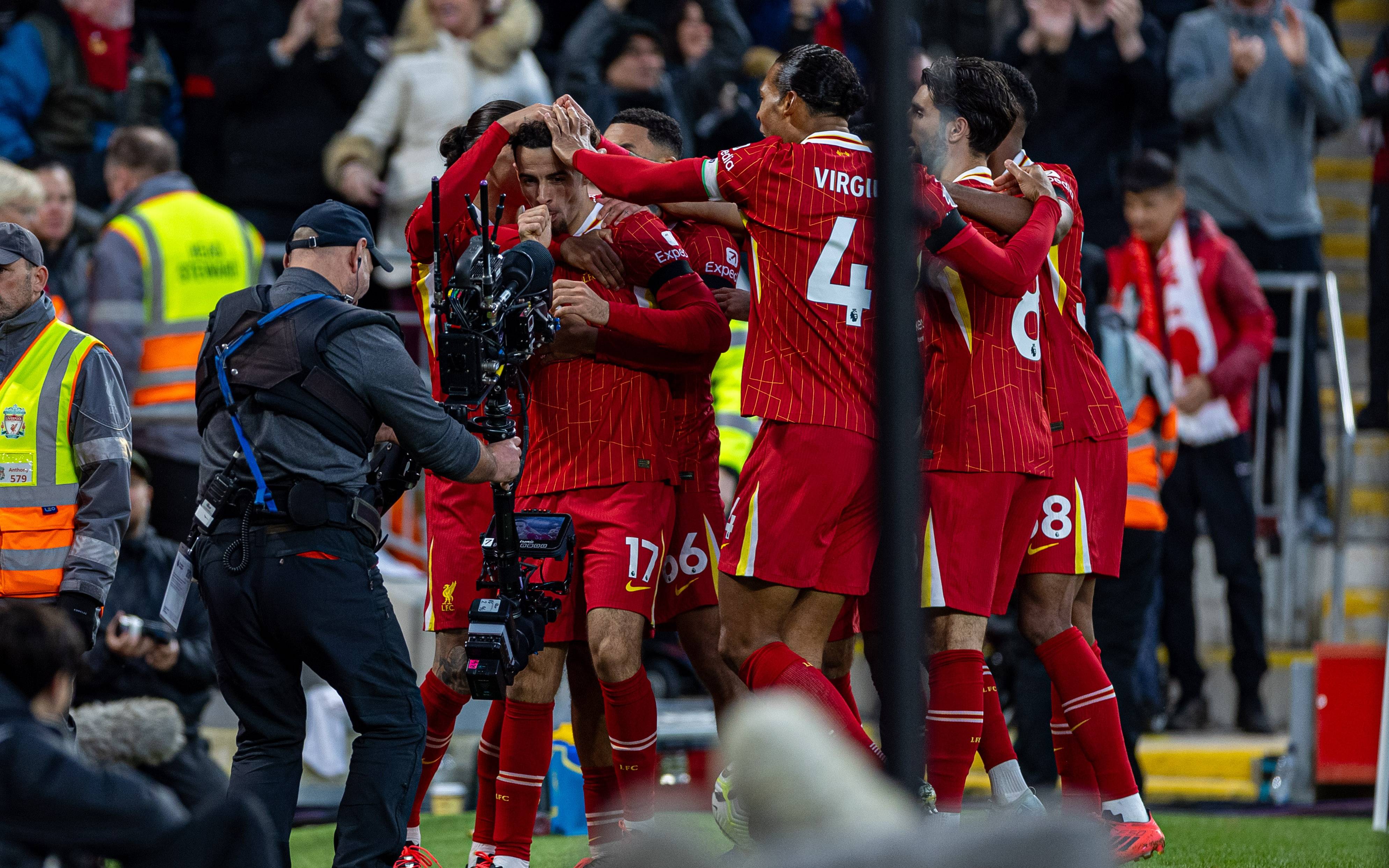 英超焦点战：曼城迎战利物浦，谁能赢得胜利？